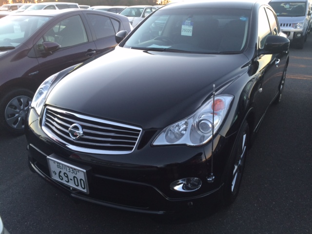 Nissan Skyline Crossover 370GT 2WD front