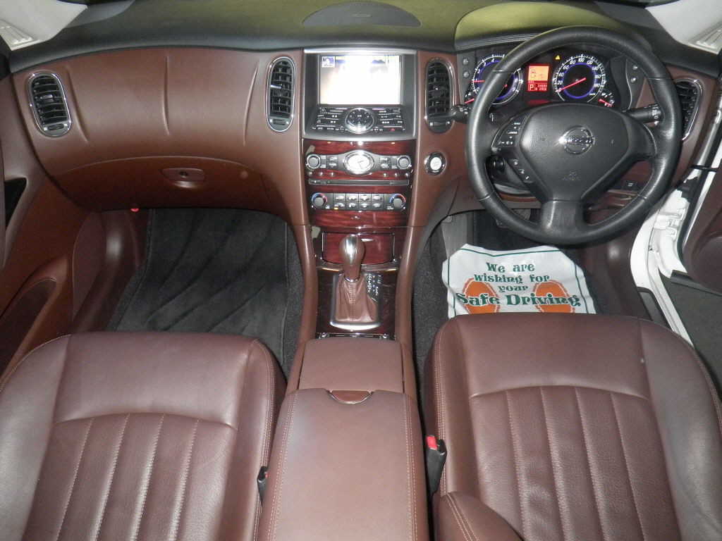 2009 Nissan Skyline Crossover 370GT Premium interior