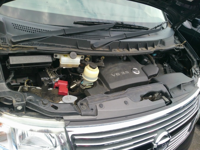 2010 Nissan Elgrand E51 engine bay