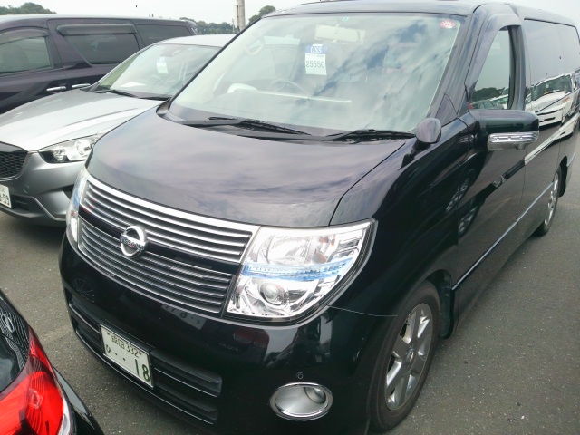 2010 Nissan Elgrand E51 front