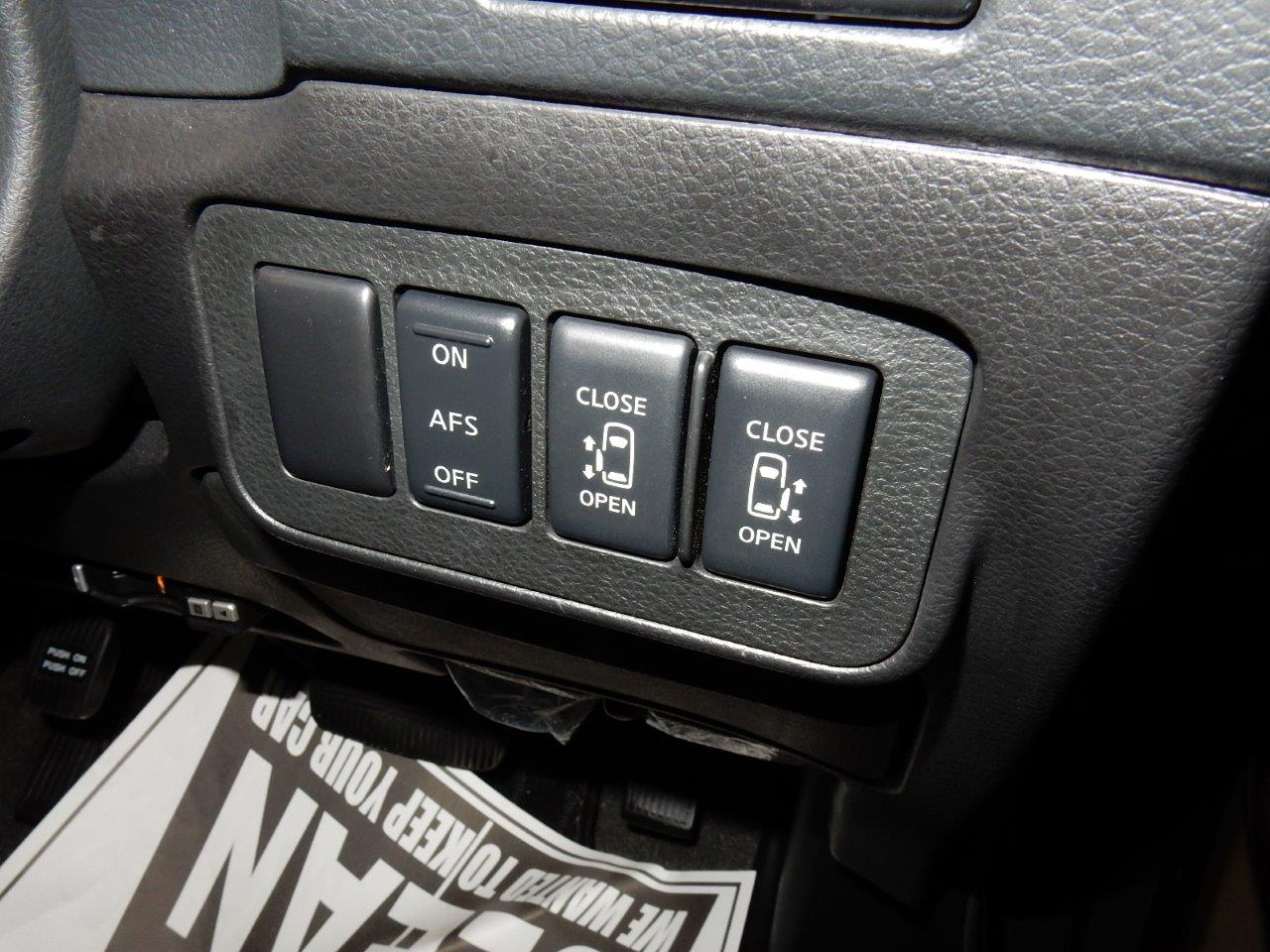 2009 Nissan Elgrand NE51 powerslide door controls