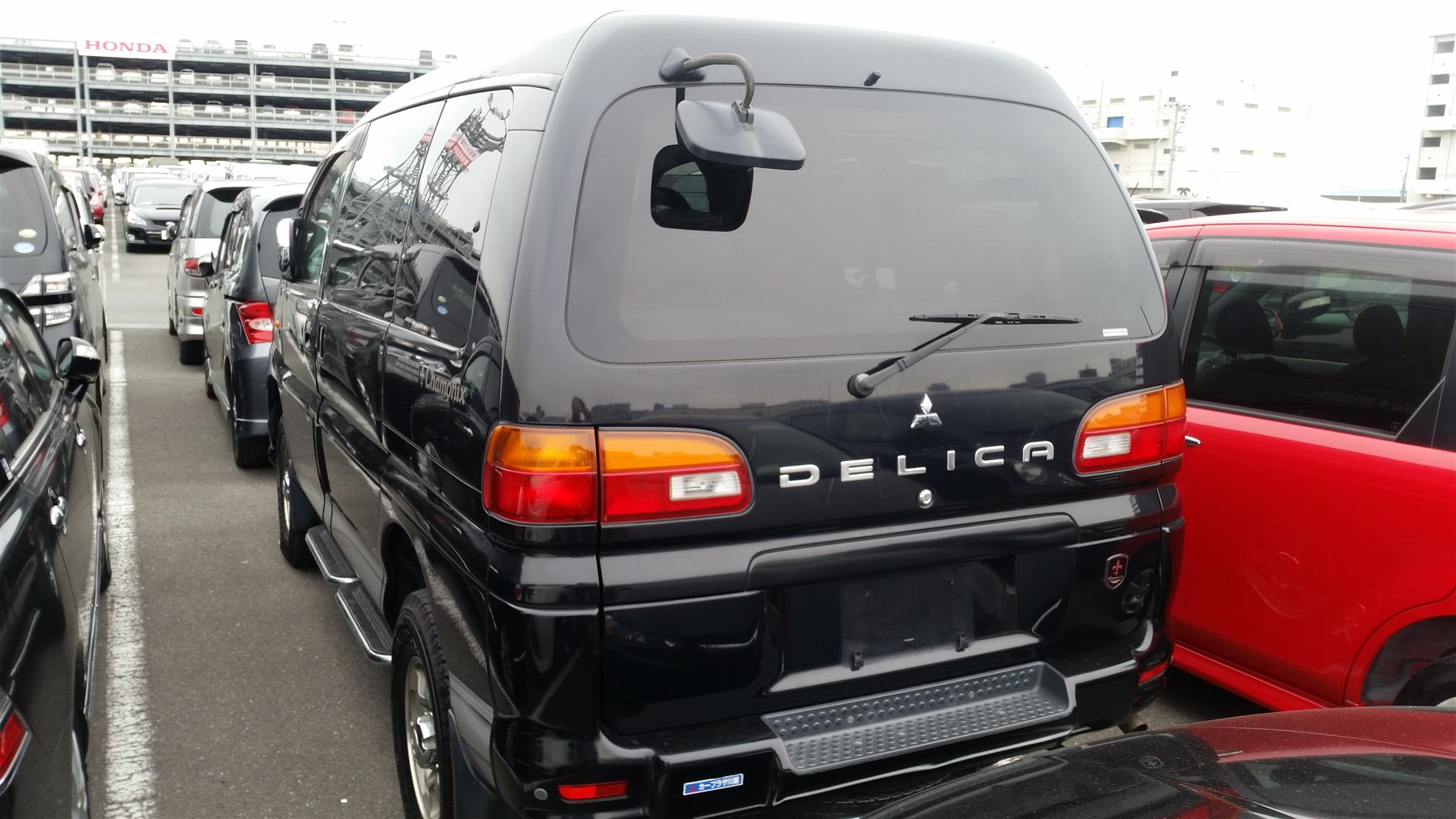 2003 Mitsubishi Delica PD6W Chamonix 7-seater 3