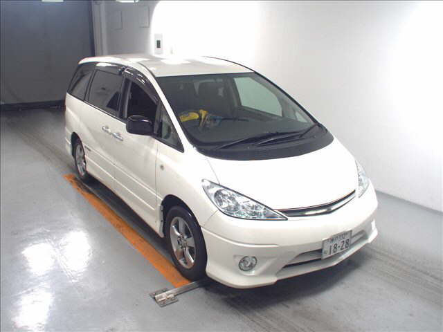 2005 Toyota Estima 3L 2WD 7 seater front