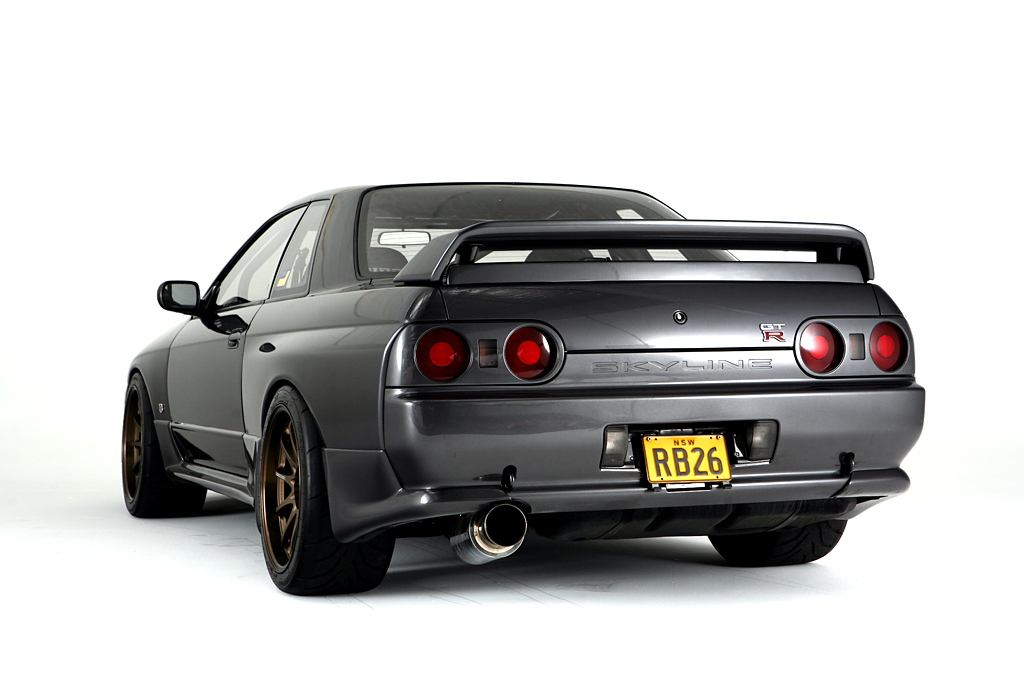 R32 skyline gt r. Nissan Skyline r32. Nissan Skyline r32 2.5. Nissan Skyline GTR r32 2002. Nissan Skyline r32 GTR дно.