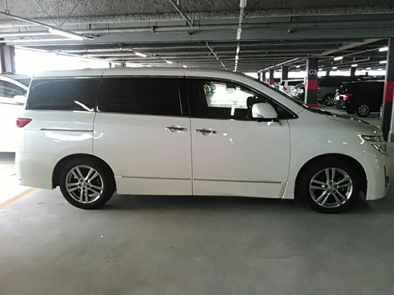 2011 Nissan ELgrand Highway Star Premium 350 4WD right side