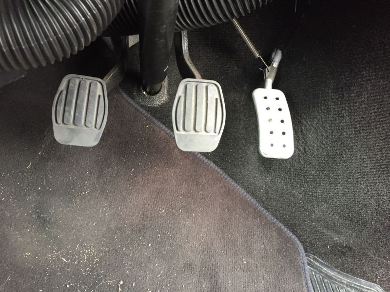 1997-rover-mini-cooper-pedals