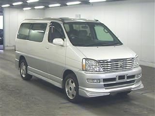 2000 Toyota Regius V L Package auction front