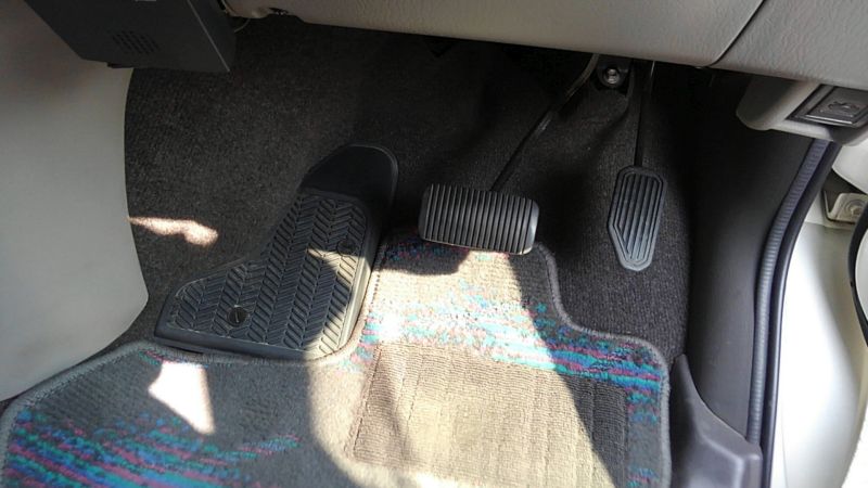 2000 Toyota Regius V L Package carpet