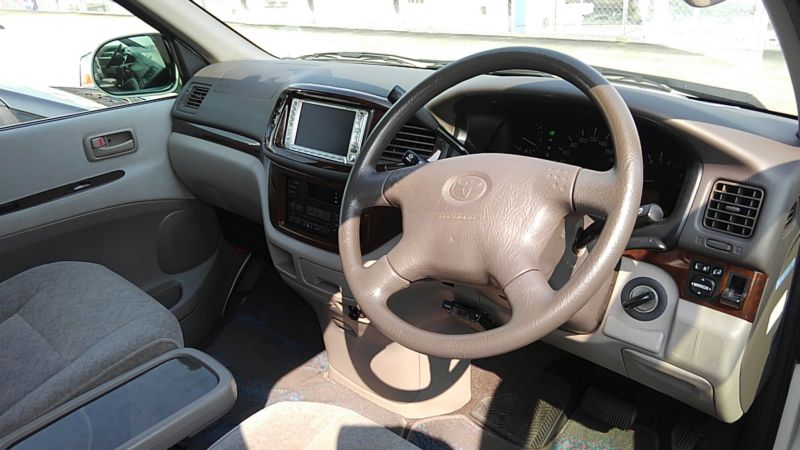 2000 Toyota Regius V L Package interior