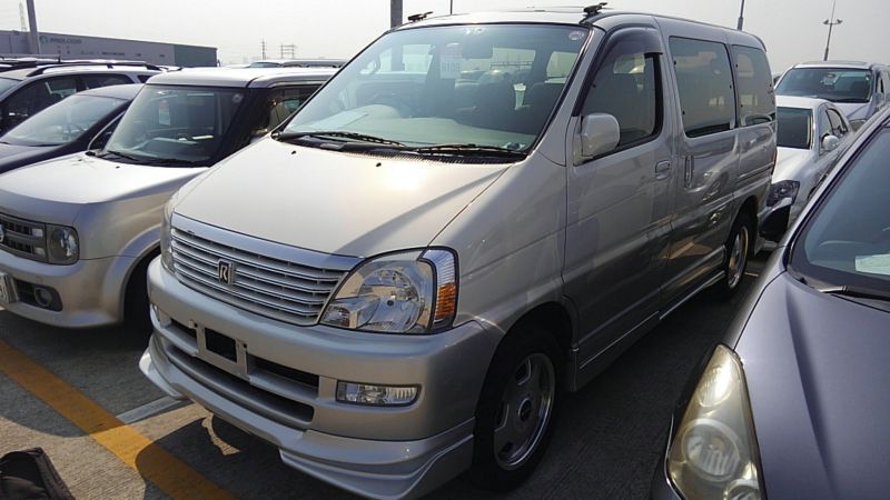 2000 Toyota Regius V L Package left front