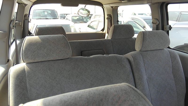 2000 Toyota Regius V L Package rear seats