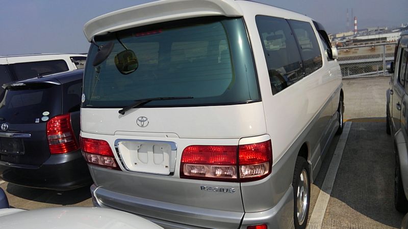 2000 Toyota Regius V L Package right rear