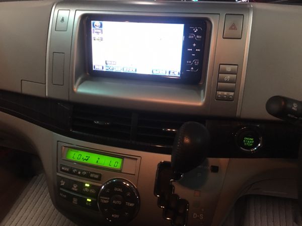 2008 Toyota Estima Aeras console screen