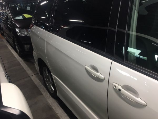 2008 Toyota Estima Aeras left doors