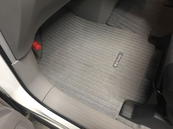 2008 Toyota Estima Aeras passenger carpet