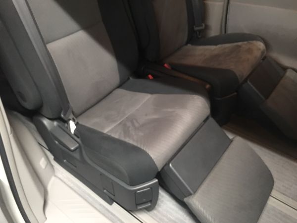 2008 Toyota Estima Aeras rear seat footrests