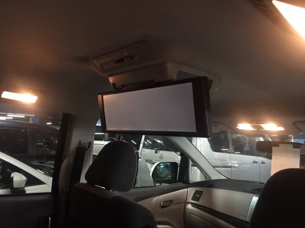 2008 Toyota Estima Aeras rear tv screen