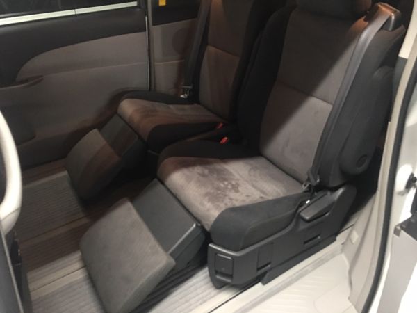 2008 Toyota Estima Aeras seats 2