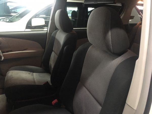 2008 Toyota Estima Aeras seats 3