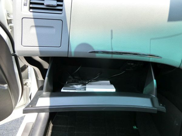 2011 Toyota Mark X Zio 350G Wagon glove box