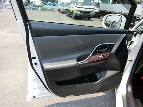 2011 Toyota Mark X Zio 350G Wagon passenger door interior trim