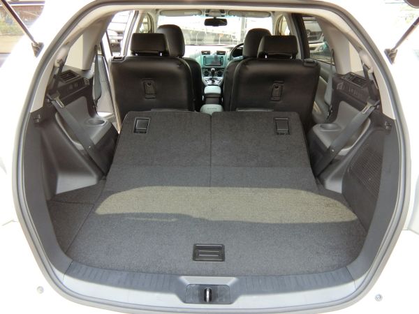 2011 Toyota Mark X Zio 350G Wagon rear cargo