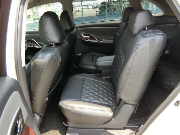 2011 Toyota Mark X Zio 350G Wagon rear seats 3