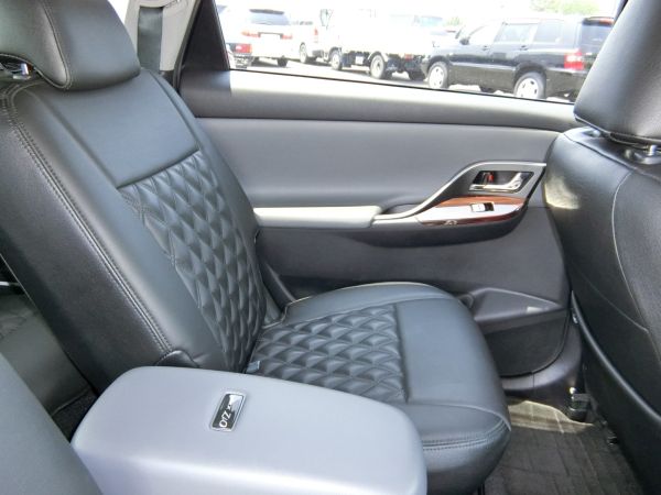 2011 Toyota Mark X Zio 350G Wagon seats 4