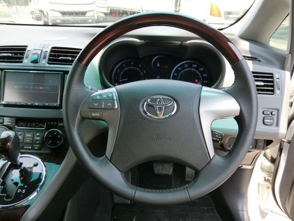 2011 Toyota Mark X Zio 350G Wagon steering wheel