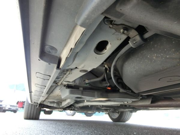 2011 Toyota Mark X Zio 350G Wagon underbody 1