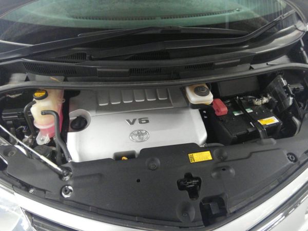 2012 Toyota Estima G 4WD 7 seater engine