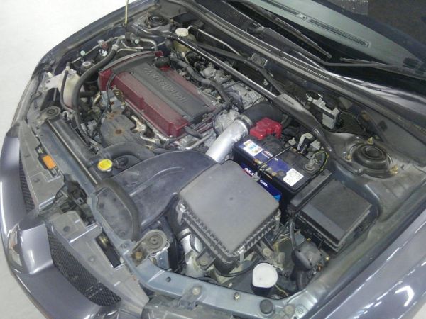 2004 Mitsubishi Lancer EVO 8 MR engine bay 2