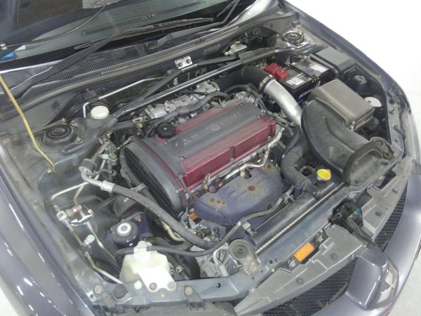 2004 Mitsubishi Lancer EVO 8 MR engine bay