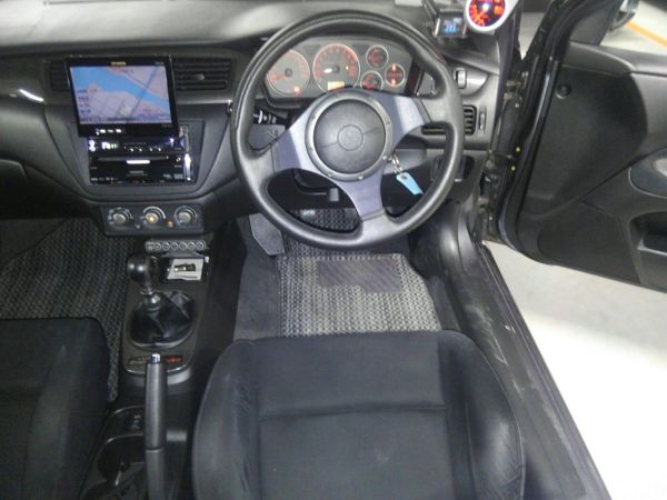 2004 Mitsubishi Lancer EVO 8 MR steering wheel