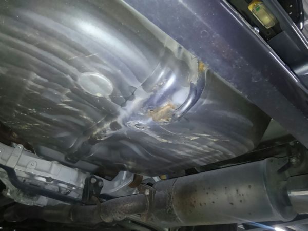 2004 Mitsubishi Lancer EVO 8 MR underbody 2