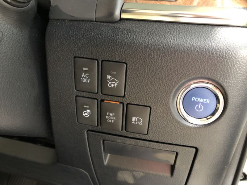 2017 Toyota Alphard Hybrid Executive Lounge controls