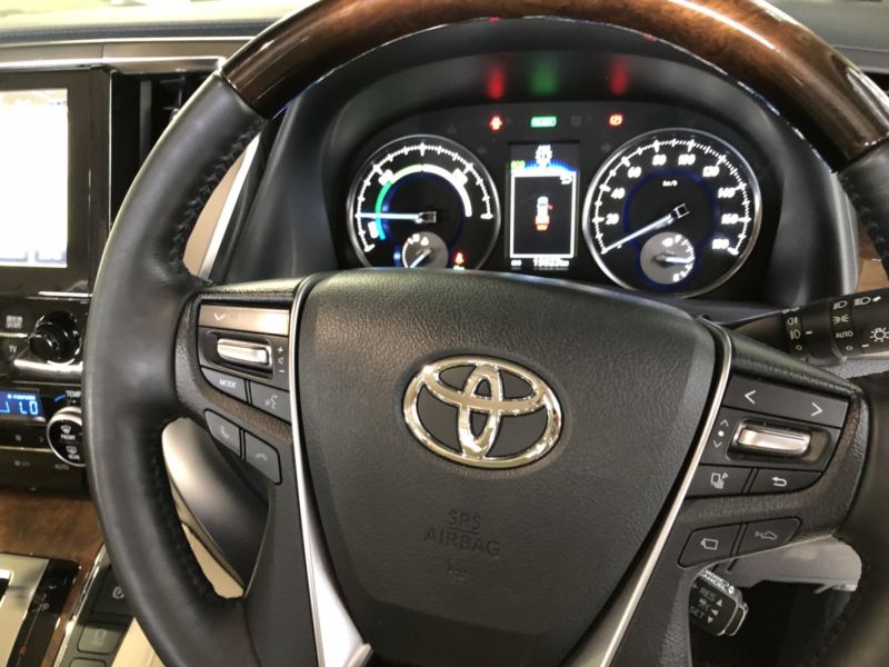 2017 Toyota Alphard Hybrid Executive Lounge steering wheel