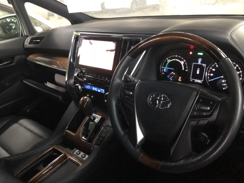 2016 Toyota Alphard Hybrid Executive Lounge interior 1