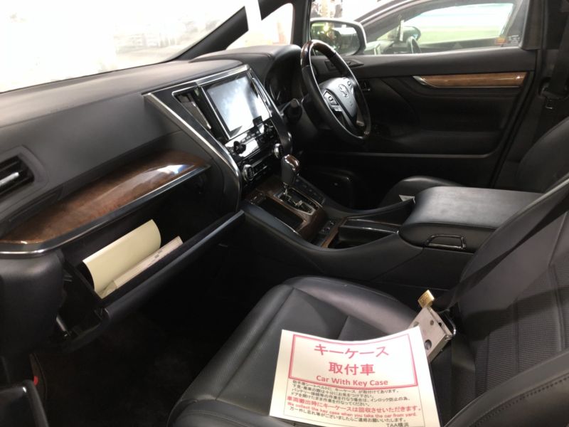 2016 Toyota Alphard Hybrid Executive Lounge interior 2