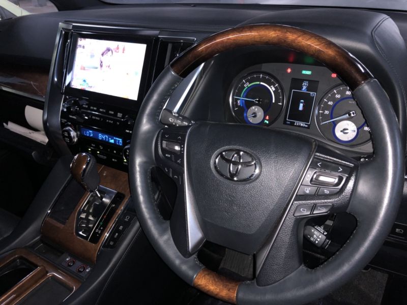 2016 Toyota Alphard Hybrid Executive Lounge steering wheel